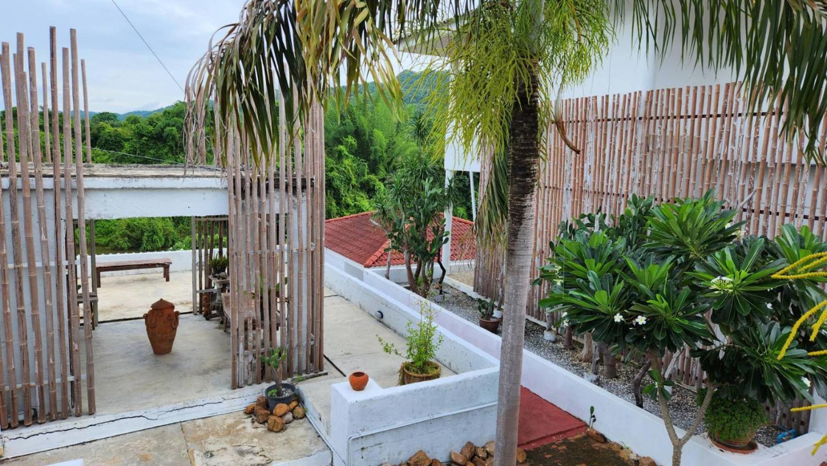 Chasorn Riverside Resort Ban Huai Maenam Noi Exterior photo